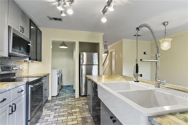 Building Photo - 2663 Toulon Dr