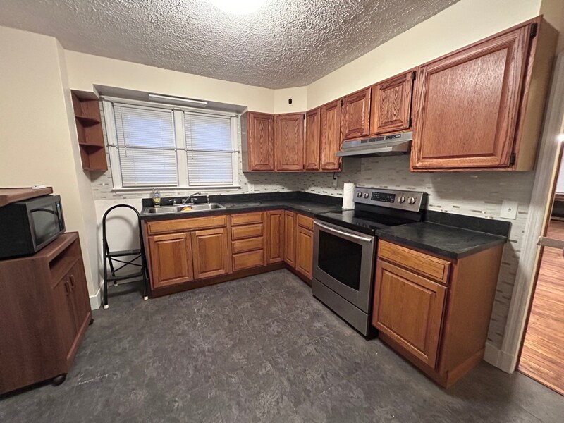 Building Photo - 1231 Hilldale Rd