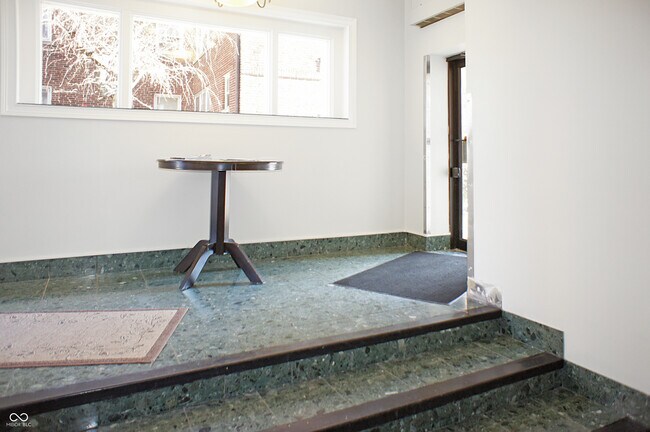 Building Photo - 230 E 9th St