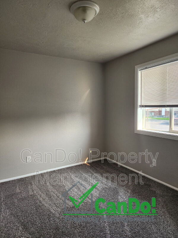 Building Photo - 225 Carol Dr