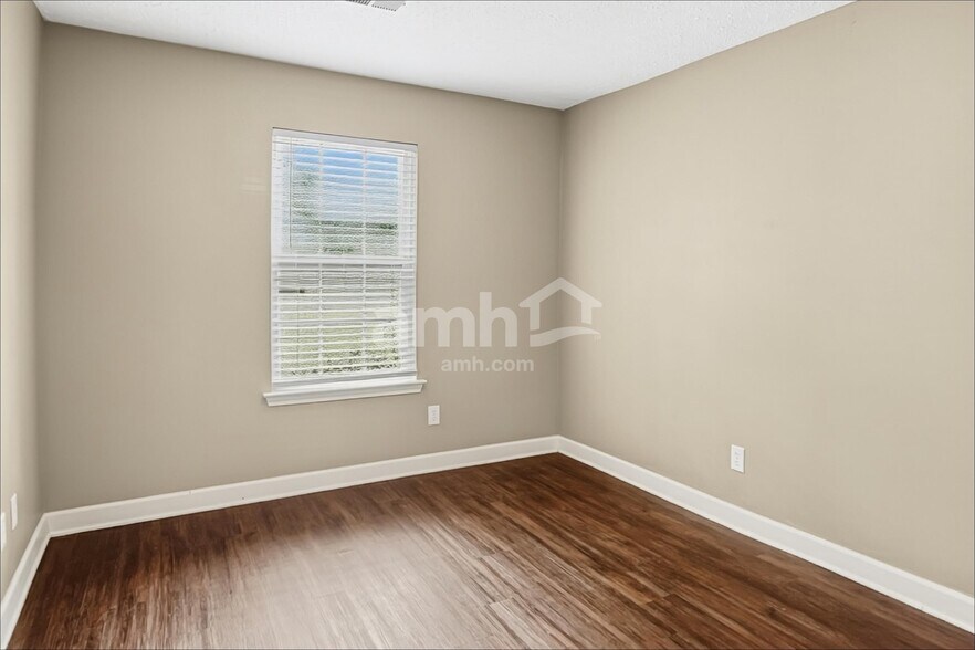 Building Photo - 2310 Devonshire Dr