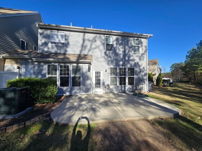 Building Photo - Bright & Beautiful Carriage House with Flexible 4-Bedroom Layout!