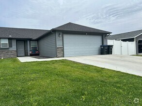 Building Photo - 3 bed, 2 bath Rambler, near Park Orchard. ...