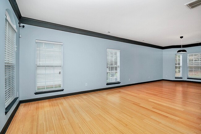 Building Photo - 3415 Fallowbrook Forest