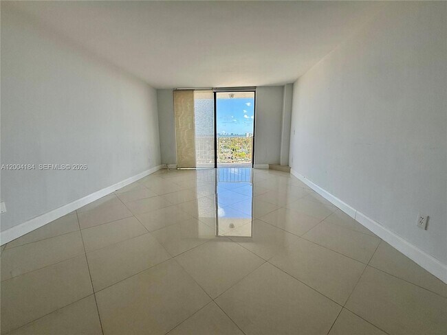 Building Photo - 2350 NE 135th St