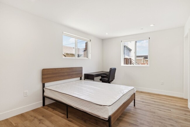 Building Photo - 3437 S Catalina St