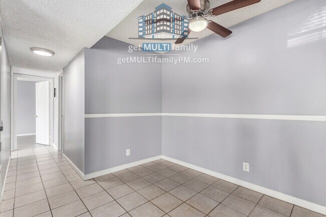 Building Photo - 2413 W Hazelwood St