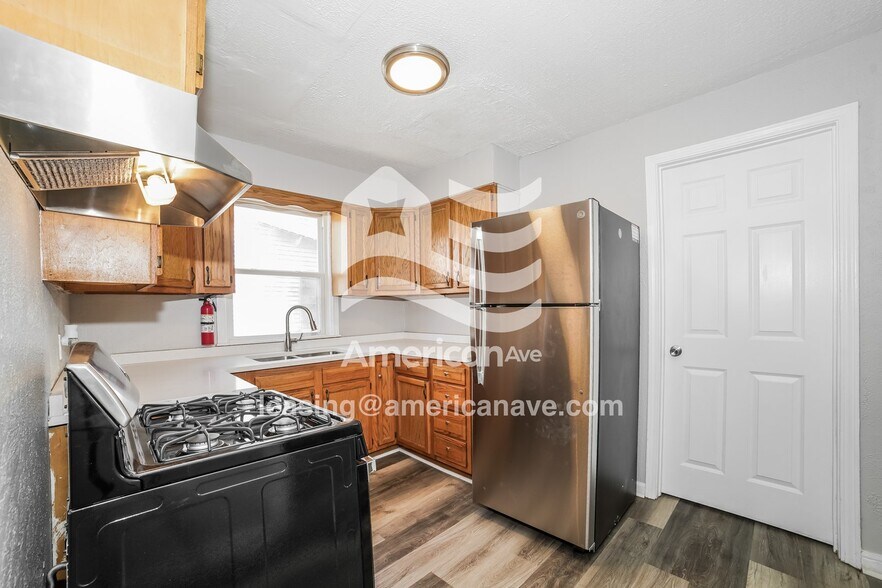 Building Photo - 2200 N Wisconsin Ave