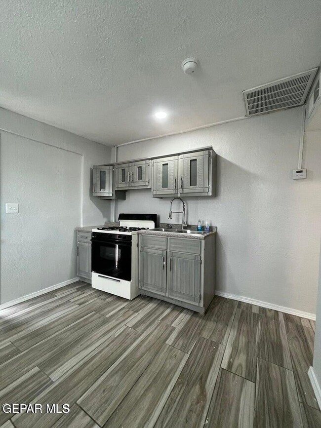 Building Photo - 10216 Celedon Cir