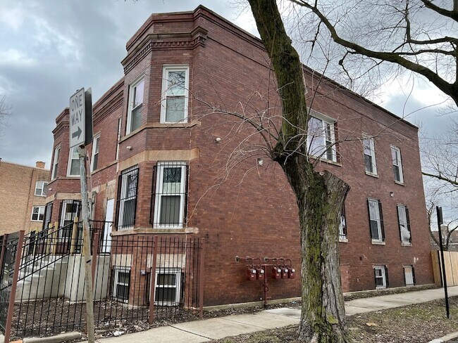 Primary Photo - 6402 S Eberhart Ave