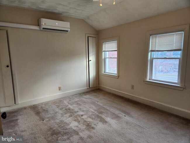 Building Photo - 9062 Washington St