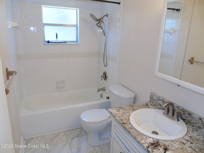 Building Photo - 450 Roosevelt Ave