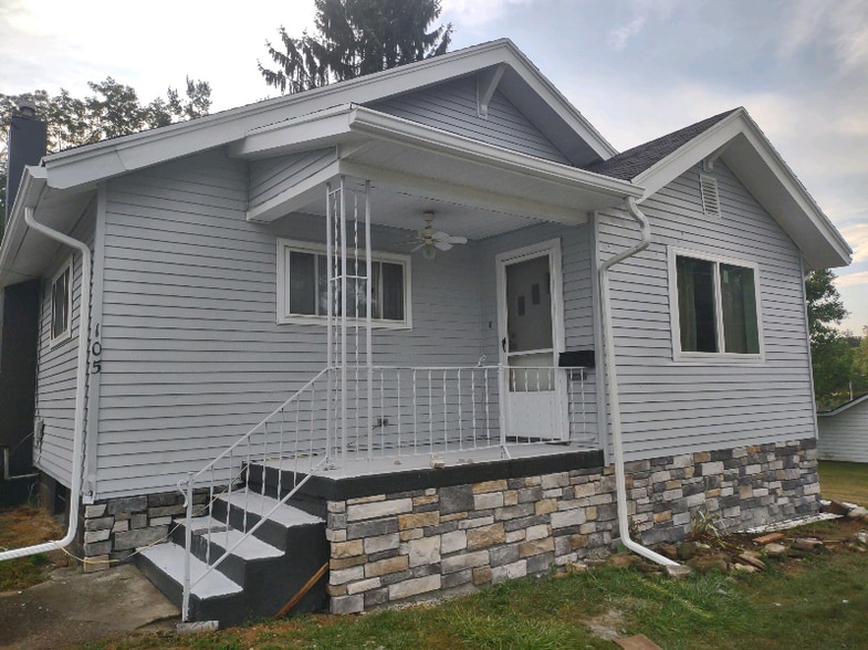Primary Photo - 105 Maher St
