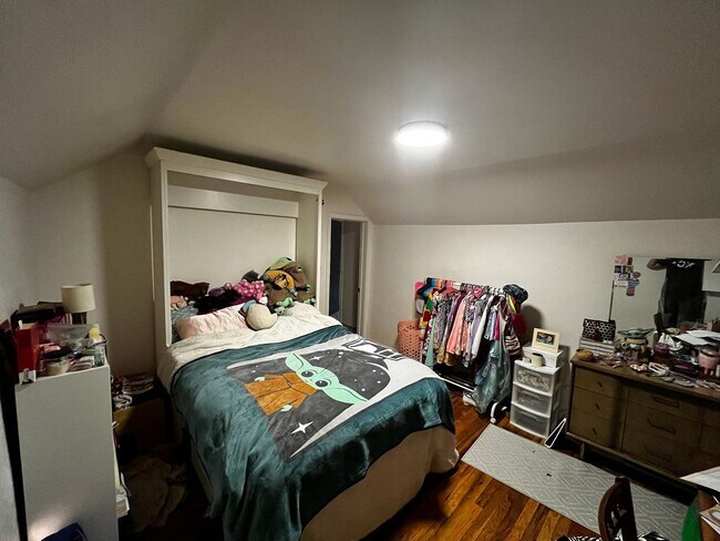 Building Photo - Pendleton Heights 4BR—Updated Historic Cha...