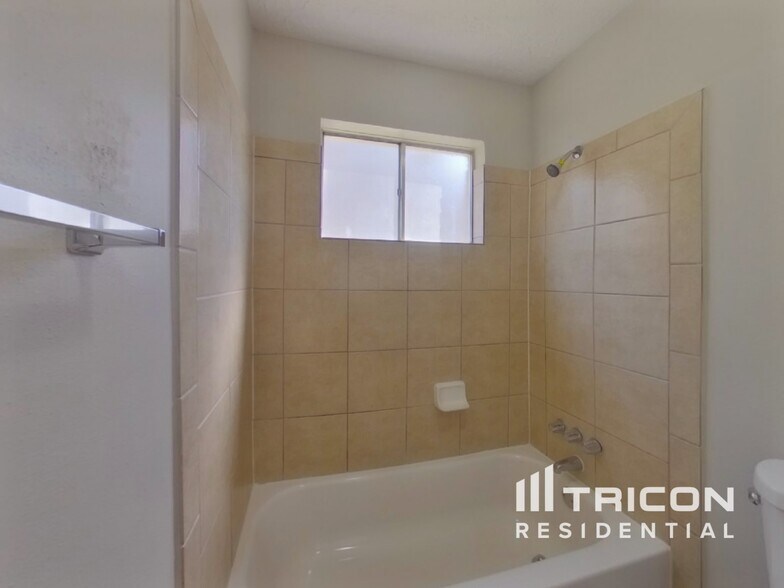 Building Photo - 4511 Burkegate Dr
