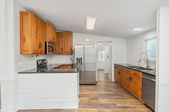 Building Photo - 264 Pinelog St