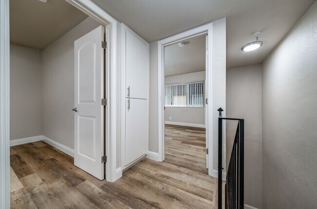 Building Photo - Recently Renovated 2 Bedroom 1 Bath, Two-L...