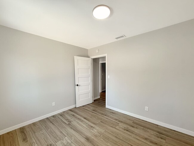 Building Photo - 4848 Alfred Ave