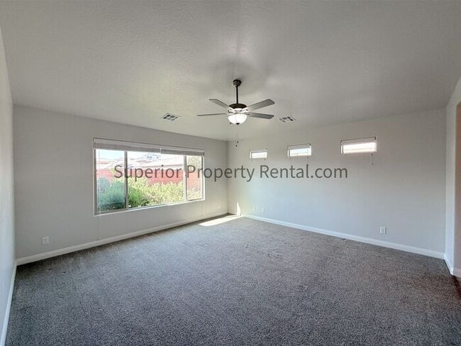 Building Photo - 4 bed, 2 bath home w/2car garage