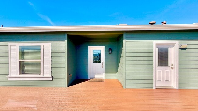 Building Photo - Stunning Single-Story with Spacious Deck, Panoramic Views, on Gated/Fenced Property!