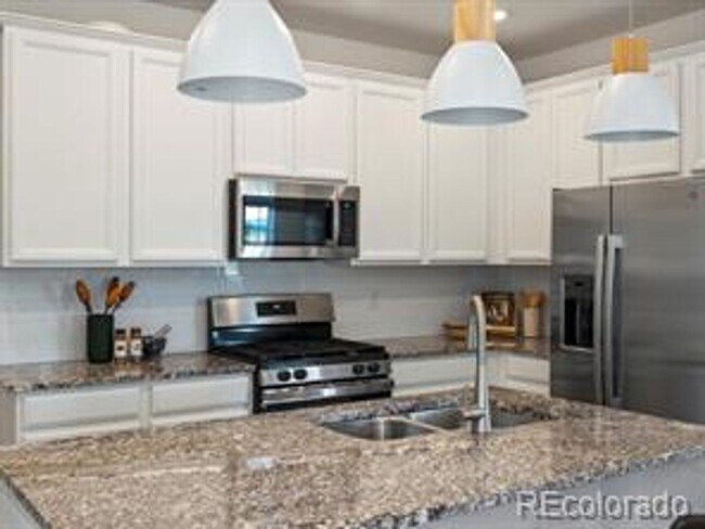 Building Photo - ***Beautiful 4 bed 3 bath nearly-new home ...