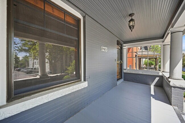 Building Photo - $2,895.95, with $200 Off Cleaning Voucher, 3 Beds - 2 Bath, Single Family Home in Denver with Was...