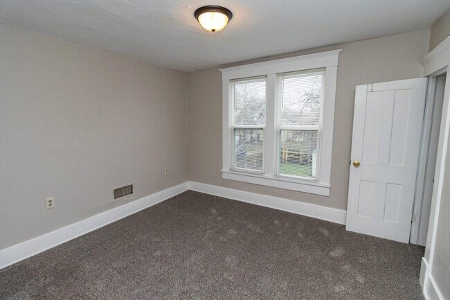 Building Photo - 1219 S Main St