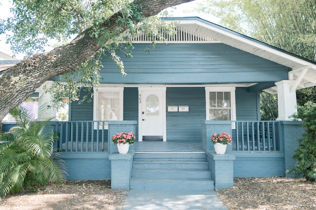 Building Photo - 902 W Columbus Dr