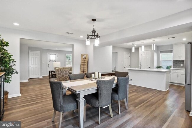 Building Photo - 408 Blue Ridge Ave NE