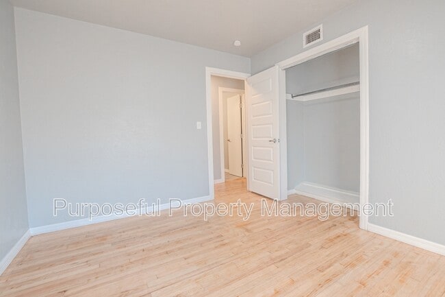 Building Photo - 4712 N Sterling Ave