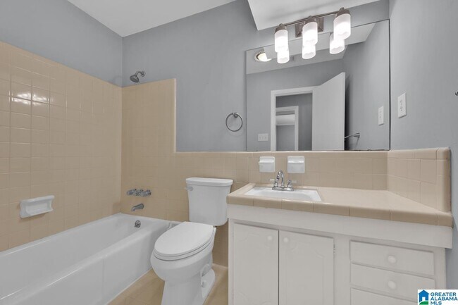 Building Photo - 2060 Montreat Dr