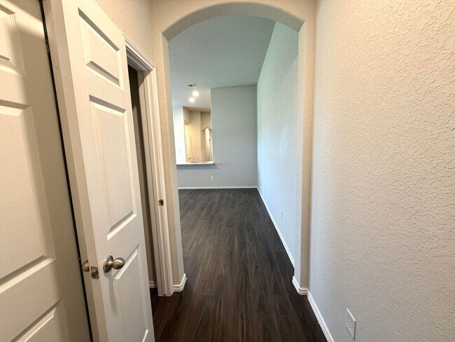 Building Photo - Come live in Knox Ridge!