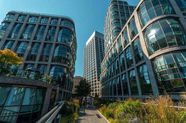 Building Photo - 156 W 15th St