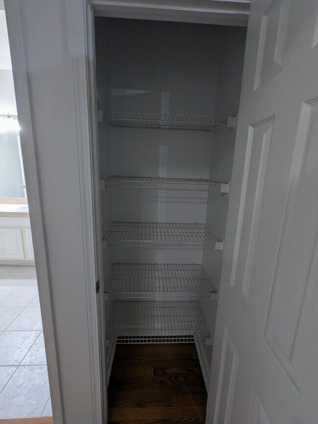 Building Photo - "Beautiful Move-In Ready 3/2 Condo near Town Center & UNF - Lease Today & Pay $0 for March Rent!"