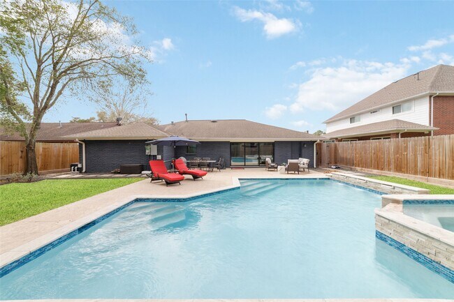 Building Photo - 10607 Chimney Rock Rd