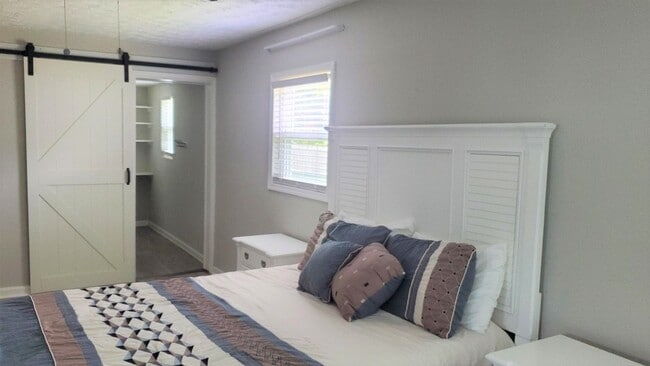 Building Photo - 3BR / 2BA HOME -  St Johns Park   *COMING ...