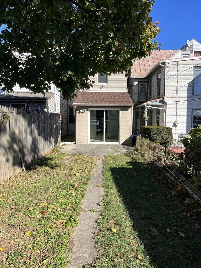 Building Photo - 934 S 21st St