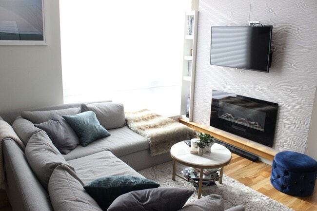 Building Photo - You’ll fall in LOVE with the VIEW! Convenient Location!