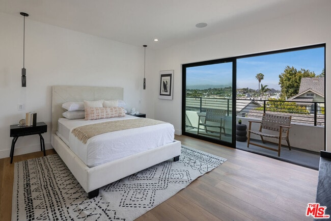 Building Photo - 1247 1/2 W Bellevue Ave