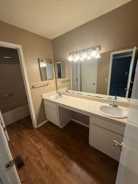 Building Photo - 782 N Storer Ave