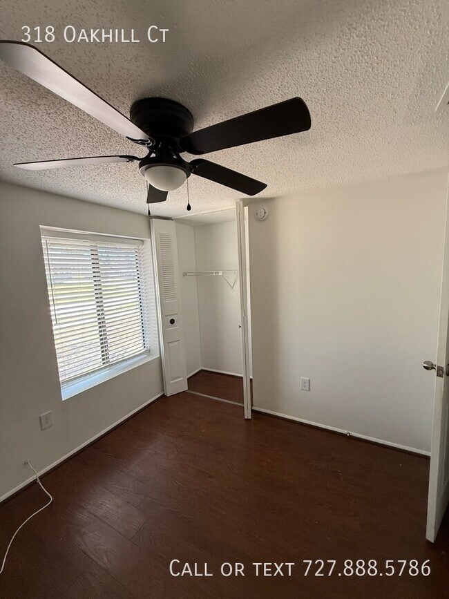 Building Photo - 318 Oakhill Ct