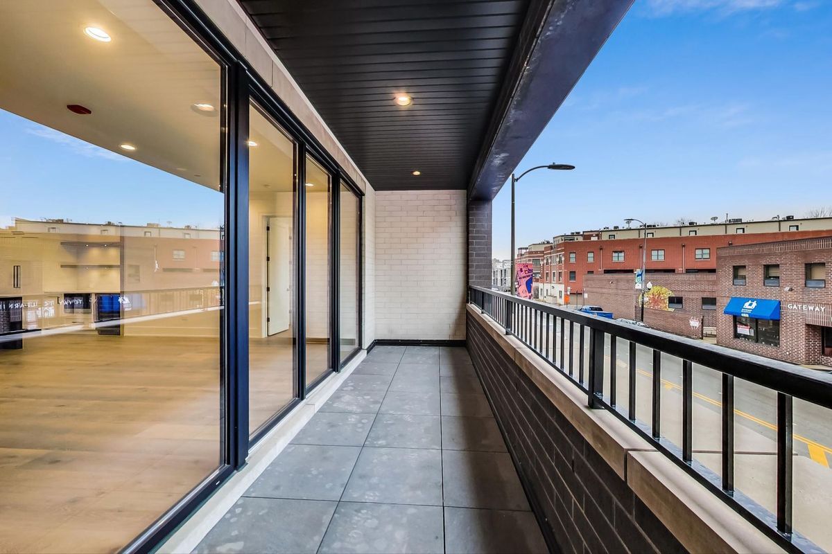 Building Photo - 4920 N Lincoln Ave