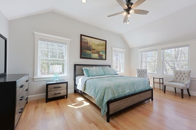 Building Photo - Newly Renovated Winter Rental on a Private...
