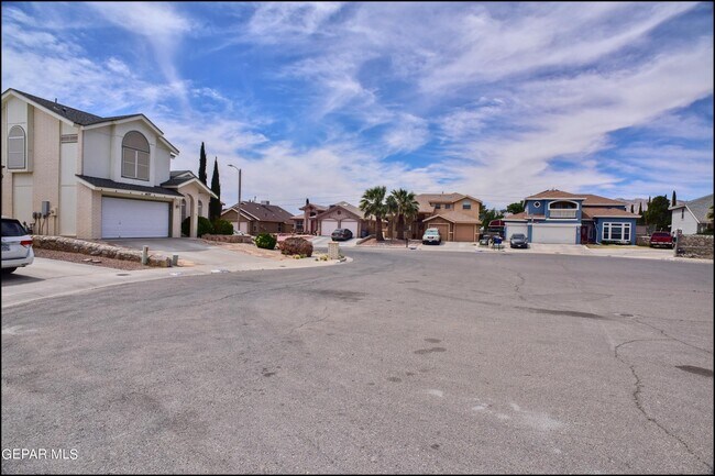 Building Photo - 4613 Robert Holt Dr
