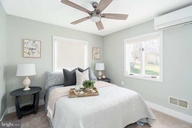 Building Photo - 26 Park Ln