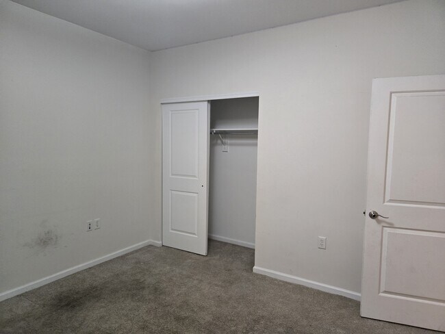 Building Photo - 2424 Chancery Ln