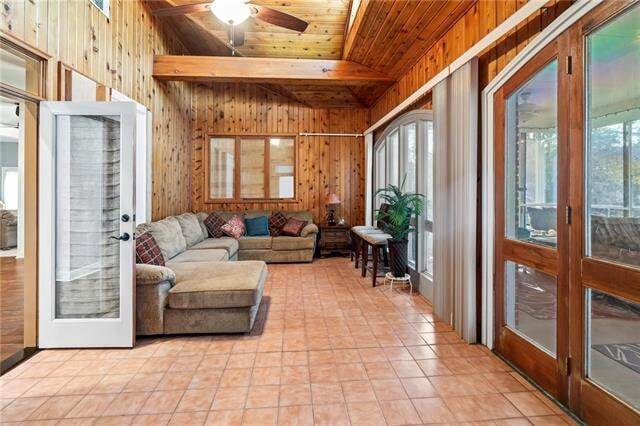 Building Photo - 632 Village Ln S