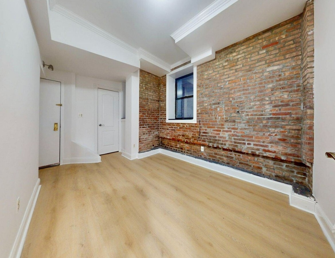 Building Photo - East 25th Street