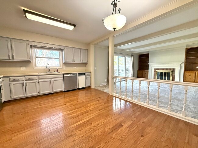 Building Photo - 1209 W Bauer Rd