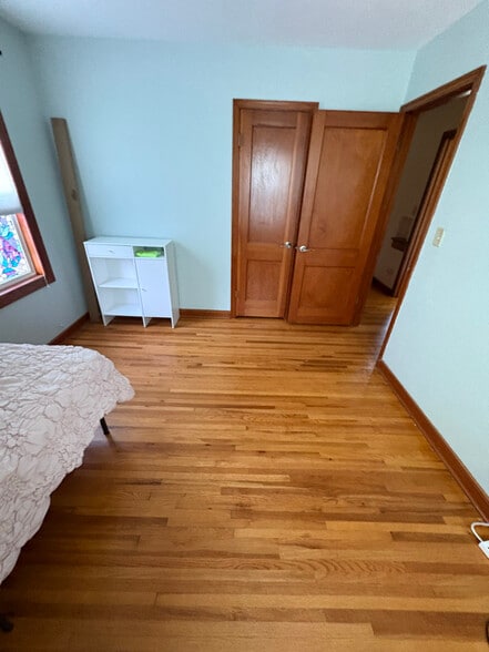 Building Photo - 1015 8th Ave NW